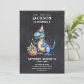 Fun Niedlich Dinosaur Chalkboard Kindergeburtstag Einladung (Stehend Vorderseite)