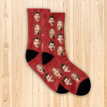 Fun Novelty Face Foto Custom Wedding Groom Spaß Socken<br><div class="desc">Fun Wedding Groom Trauzeugen Neues Geschenk: Socken mit 2 Gesichts-Fotos. Gut als Geschenk für Ihre Hochzeitsfeier, als Bachelor oder Bachelorette Neuheit Geschenk. Um den Ausschnitt-Effekt zu erhalten, benutzen Sie bitte eine PNG-Datei mit bereits ausgeschnittenem Hintergrund. Wenn nicht, erscheint Foto wie ein Kreis, der von seinem eigenen Hintergrund umgeben ist, genau...</div>