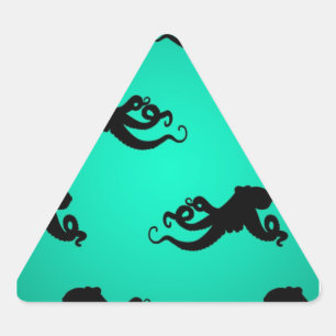 Fun Octopus-Silhouetten auf Grün Dreieckiger Aufkleber
