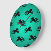 Fun Octopus-Silhouetten auf Grün Große Wanduhr (Winkel)