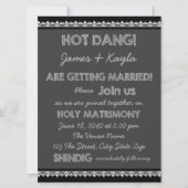 Fun Old School Rustic Chalkboard Country Wedding Einladung (Vorderseite)