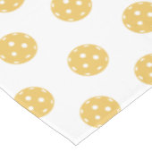 Fun Orange Pickleball Pattern Tischdecke (Schrägansicht)