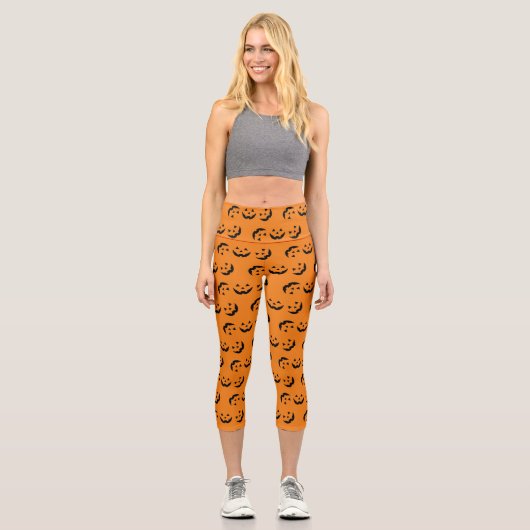 Fun-orange-schwarze Kürbislaterne Muster Halloween Capri Leggings (Vorderseite)