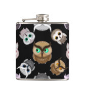 Fun Owl Muster auf schwarzem Hintergrund Flachmann (Vorderseite)