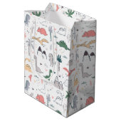 Fun Pastel Dinosaur Scene Pattern Mittlere Geschenktüte (Rückseite Schrägansicht)