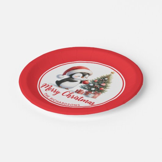 Fun Penguin Red White Custom Frohe Weihnachten Pappteller (Schrägansicht)