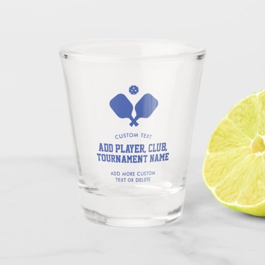 Fun Pickleball Party Blue Paddles Ball Custom Schnapsglas (Vorderseite)