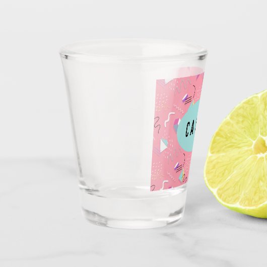 Fun Pink 1990er Throwback Graphics Personalisiert Schnapsglas (Links)
