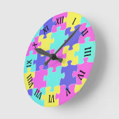 Fun Pink Blue Yellow & Lila Jigsaw Puzzlestücke Runde Wanduhr (Winkel)