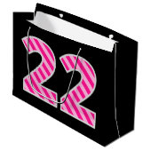 Fun Pink Striped "22"; Happy 22. Geburtstag; Name Große Geschenktüte (Vorderseite Schrägansicht)