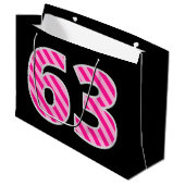Fun Pink Striped "63"; Happy 63. Geburtstag; Name Große Geschenktüte (Vorderseite Schrägansicht)