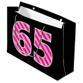 Fun Pink Striped "65"; Happy 65 th Birthday; Name Große Geschenktüte (Vorderseite Schrägansicht)