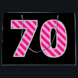 Fun Pink Striped "70"; Happy 70th Birthday; Name Große Geschenktüte<br><div class="desc">Eine Seite dieses einfachen und lustigen Geburtstags-Thema Giftbag-Design hat eine große Zahl "70" mit einem dunkelrosa und hellrosa Streifen Muster. Auf der anderen Seite finden Sie die Geburtstagsgrüßbotschaft "Happy 70 th Birthday" und einen individuelle Name, beide in gelbem Text. Der Hintergrund ist schwarz gefärbt. Geschenktüten wie diese können verwendet werden,...</div>