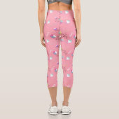 Fun Pink Throwback Graphics der 1990er Jahre Capri Leggings (Rückseite)