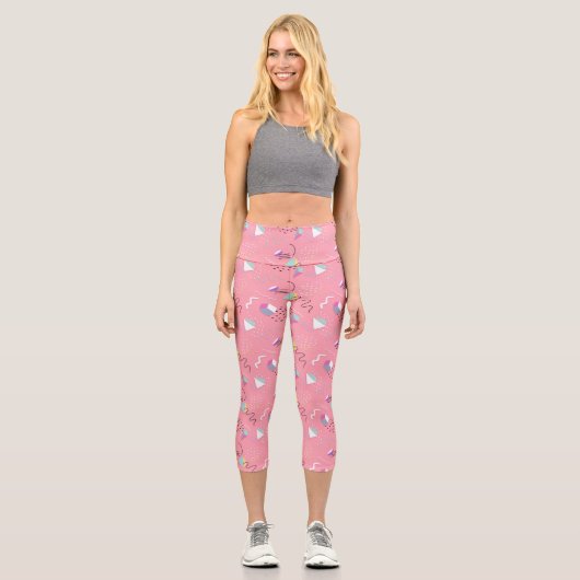 Fun Pink Throwback Graphics der 1990er Jahre Capri Leggings (Vorderseite)
