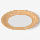 Fun Polka Dotted Light Orange Außenring auf Weiß Pappteller (Schrägansicht)