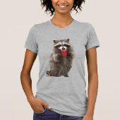 Fun Raccoon Holding Coffee Cup Tier Spaß T-Shirt (Vorderseite)