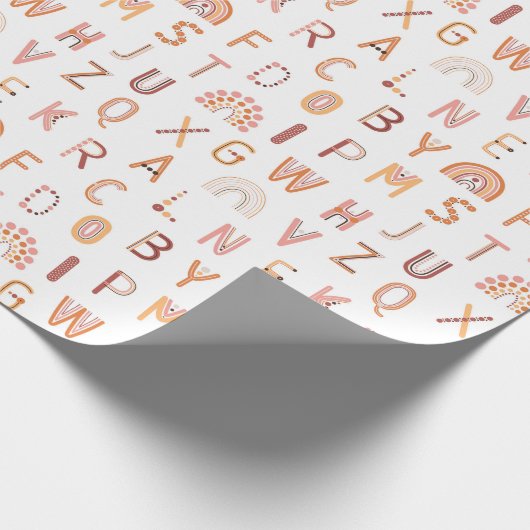 Fun Rainbow Alphabet Muster Geschenkpapier (Ecke)