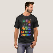 Fun Rainbow Look "GLÜCKWÜNSCHE! DU BIST EIN GRADUA T-Shirt (Vorne ganz)