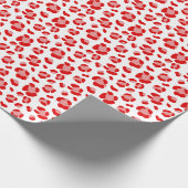Fun Red and White Christmas Leopard Print Geschenkpapier (Ecke)