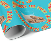 Fun Red Naughty oder Nice Milk and Cookies Gift Wr Geschenkpapier (Rolleneckpunkt)