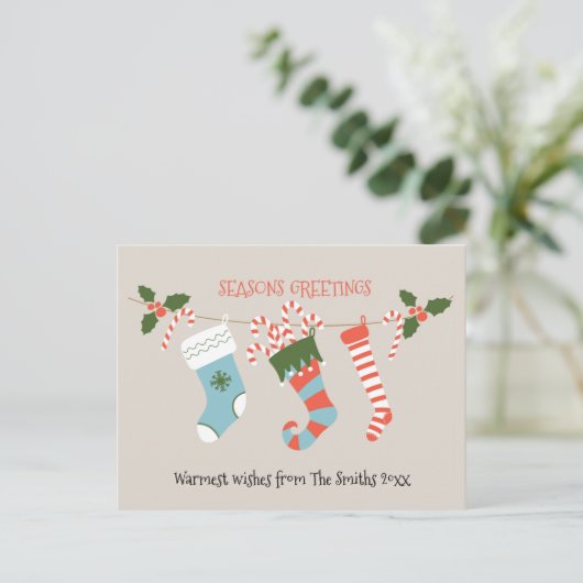 Fun Red Script Green Strumpfs Candy Cane Floral Postkarte (Stehend Vorderseite)