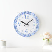 Fun Retro Blue und White Kitlock Große Wanduhr (Zuhause)