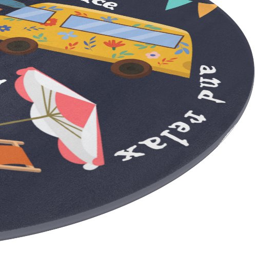 Fun Retro-Camping-Schneidebrett. Bearbeitbare Form Schneidebrett (Ecke)