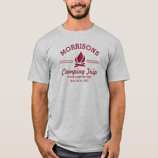 Fun Retro Custom Camping Trip Campfire Rotes Logo T-Shirt (Vorderseite)