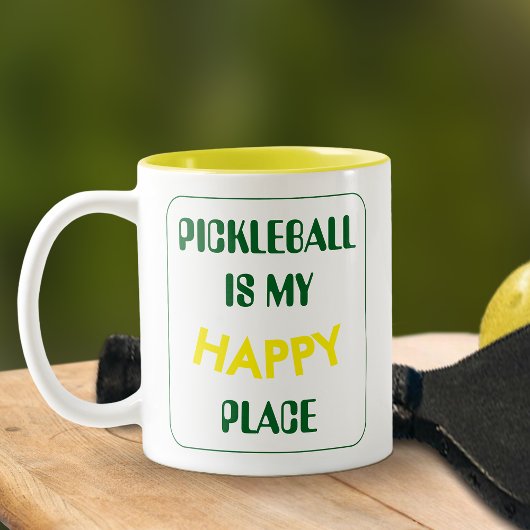 Fun Retro Pickleball ist mein glücklicher Ort Zweifarbige Tasse