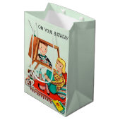Fun Retro Vintag Geburtstag Mittlere Geschenktüte (Vorderseite Schrägansicht)