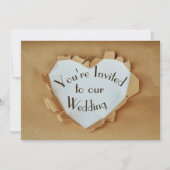 Fun Ripped Brown Paper Bag Heart Wedding Einladung (Vorderseite)