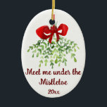 Fun Romantic Meet under Mistletoe Zitat Weihnachte Keramik Ornament<br><div class="desc">Fun Romantic Meet under Mistletozik Weihnachten Wasserfarbe Kunst</div>