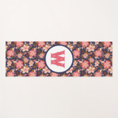 Fun rosa Retro Blumenmuster Monogramm Yoga Mat Yogamatte (Vorderseite (Horizontal))