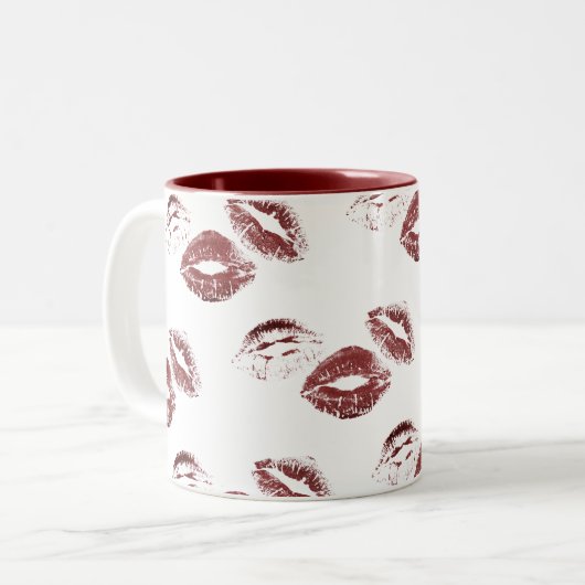 FUN! Rote Lipstick-Prints Zweifarbige Tasse (Vorderseite Links)