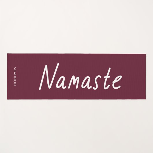 Fun Script Dark Red Namaste Personalisierter Name Yogamatte (Vorderseite (Horizontal))