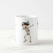 Fun Skeleton Pirate Halloween Dab Dancer Kaffeetasse (Mittel)