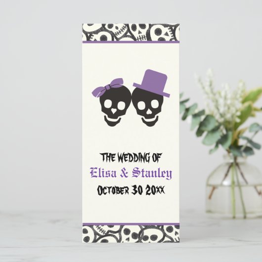 Fun Skulls Halloween lila Hochzeitsprogramm Programm (Stehend Vorderseite)