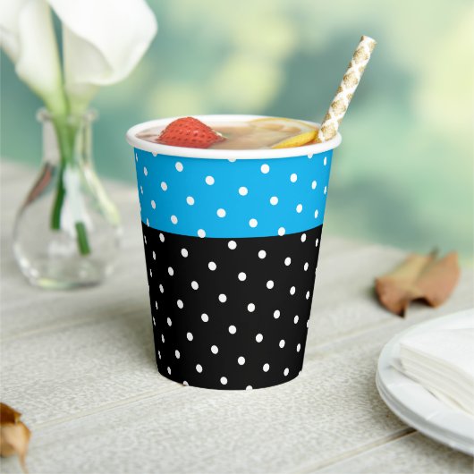 Fun Sky Blue Top Streifen auf Schwarz-weißen Polka Pappbecher (In Situ)