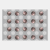 Fun Snowflake Blue Red Grau Weihnachtsgefecht Foto Geschenkpapier Set (Vorderseite 2)