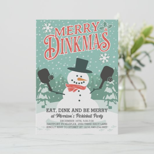 Fun Snowman Pickleball Weihnachts-Party Einladung (Stehend Vorderseite)