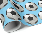 Fun Soccer Ball Muster auf Pulverblau Geschenkpapier (Rolleneckpunkt)