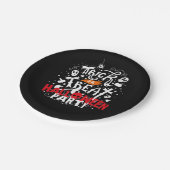 Fun Spooky Trick oder Treat Halloween-Party Pappteller (Schrägansicht)