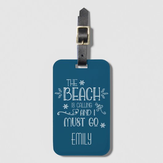 Fun Sprichwort Beach ruft mich auf, Türkis zu gehe Gepäckanhänger (Vorderseite Vertikal)