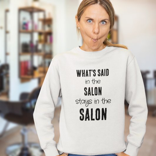 Fun Sprichwort Was im Salon gesagt wird T-Shirt