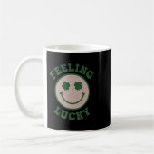 Fun St Patrick Day Gefühl Lucky Smile Face Meme Kaffeetasse (Links)