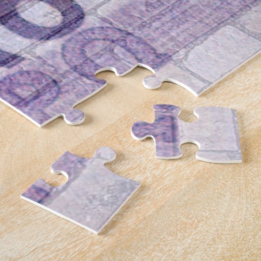 Fun street art graffiti of a 500 euro bank note, puzzle (Seite)