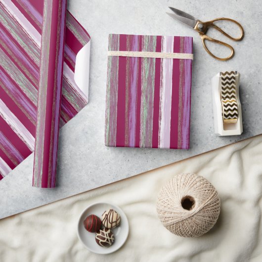 Fun Stripes Burgundy Pink Green Geschenkpapier (Kunsthandwerk)