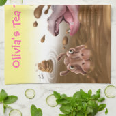 Fun Tee Handtuch Hippos im Schlamm. Mädchenname. (Gefaltet)