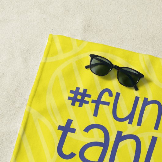 Fun Times Tan Lines Beach Handtuch (Beispiel)